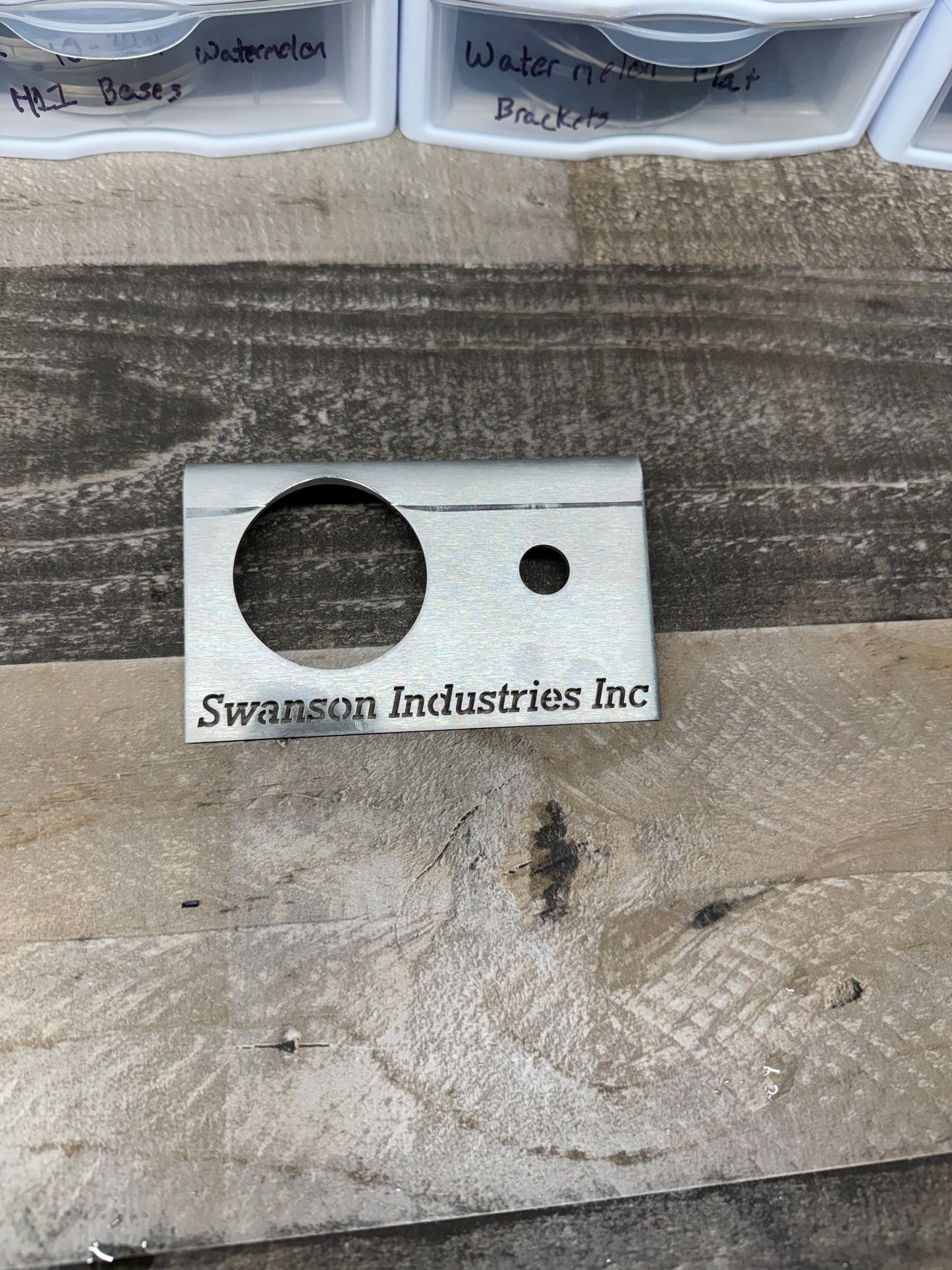 Air gauge and quick connect bracket