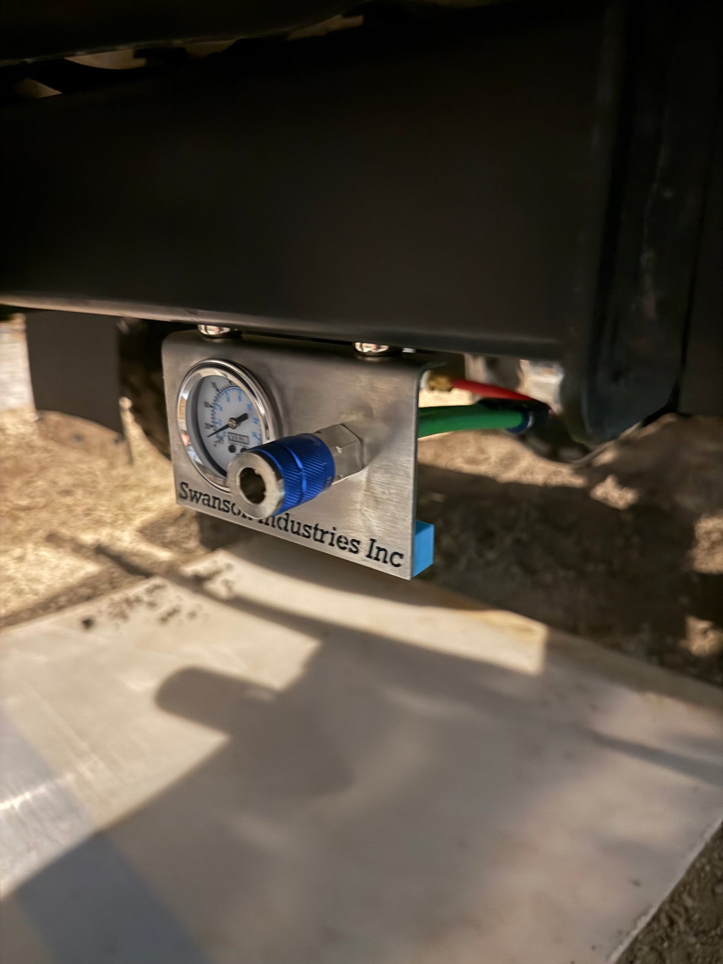 Air gauge and quick connect bracket